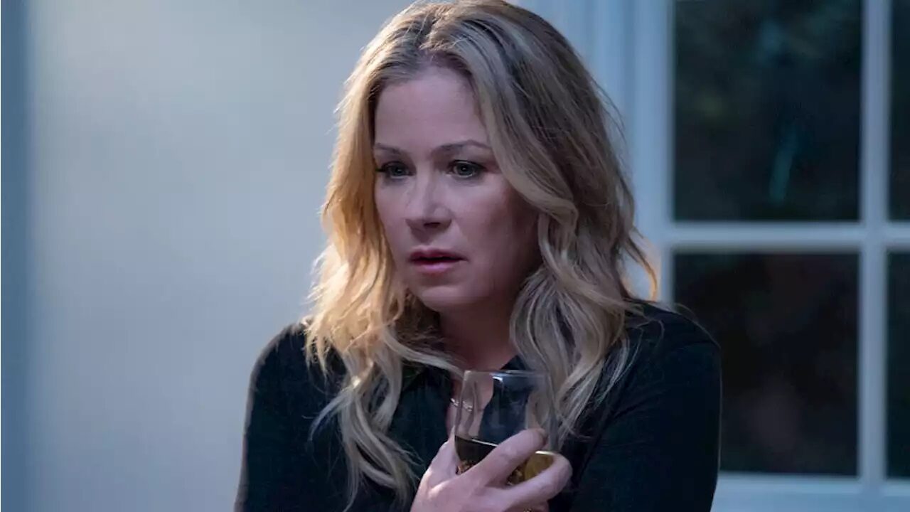 Christina Applegate e il triste aggiornamento sulla sua sclerosi multipla: “ho preso 18 chili, non riesco a camminare senza bastone”