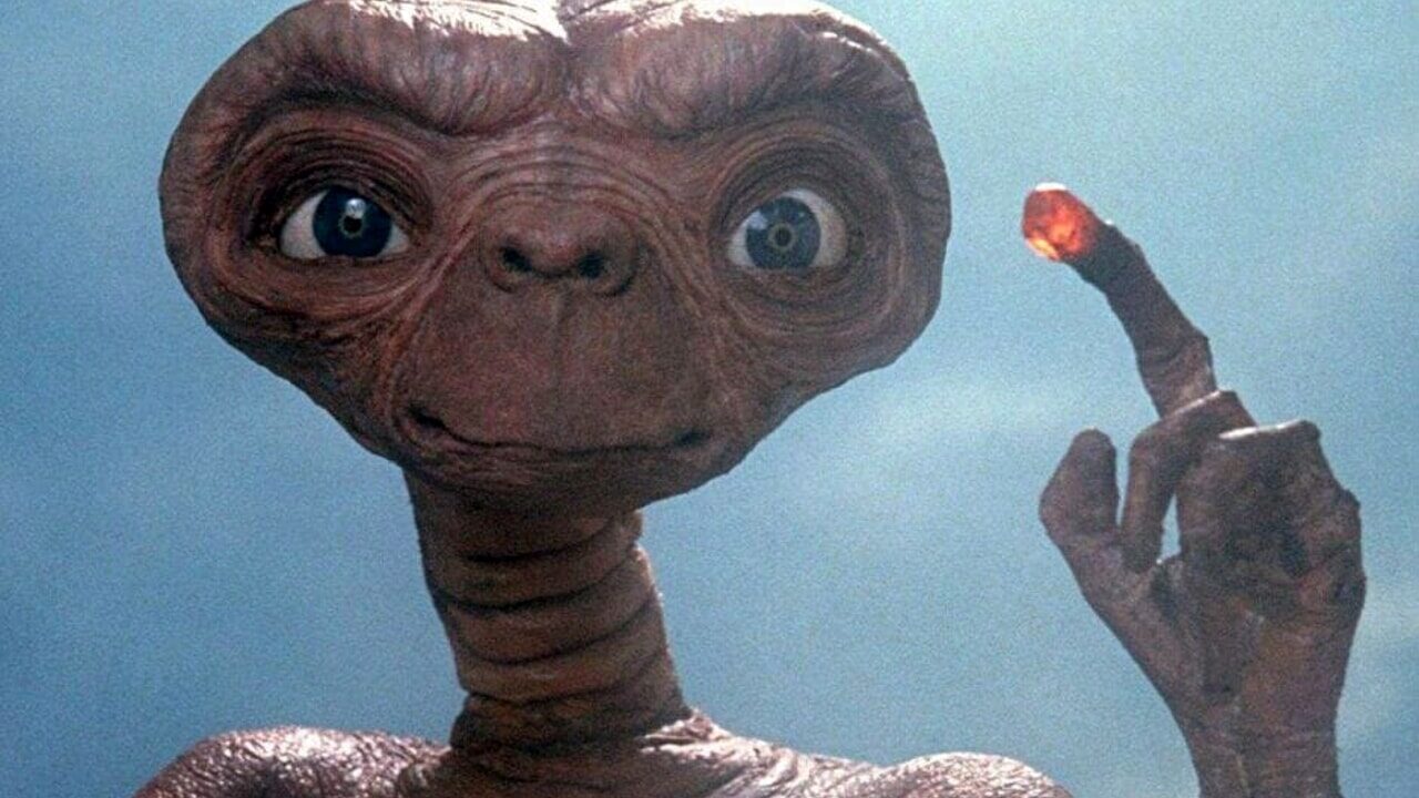 <strong>E.T. l’extraterrestre: la statua animatronica originale è stata venduta all’asta a una cifra esorbitante!</strong>