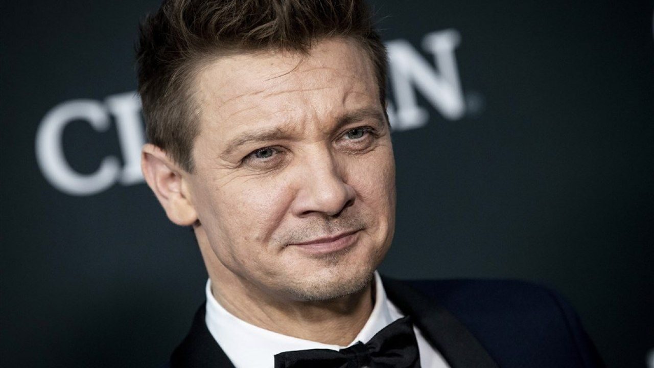 Jeremy Renner, primi dettagli sul suo incidente: grave emorragia e diverse ferite ad una gamba