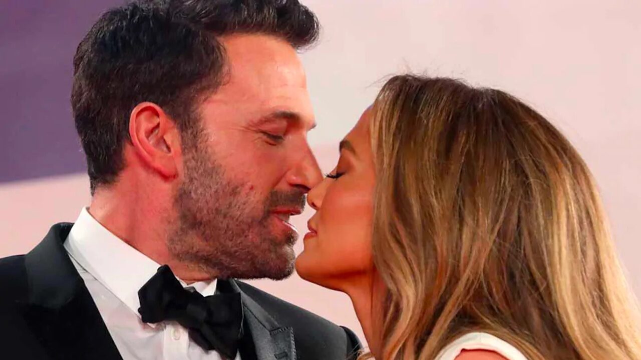 Jennifer Lopez saluta il 2022 condividendo con i fan immagini inedite del matrimonio con Ben Affleck [FOTO]