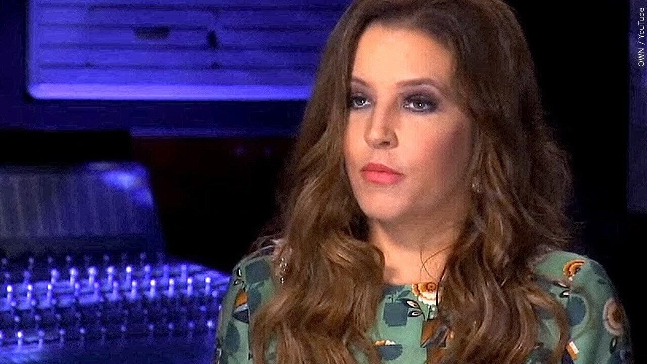 Elvis, il regista Baz Luhrmann piange la scomparsa di Lisa Marie Presley: “Ci mancherà il suo sorriso”