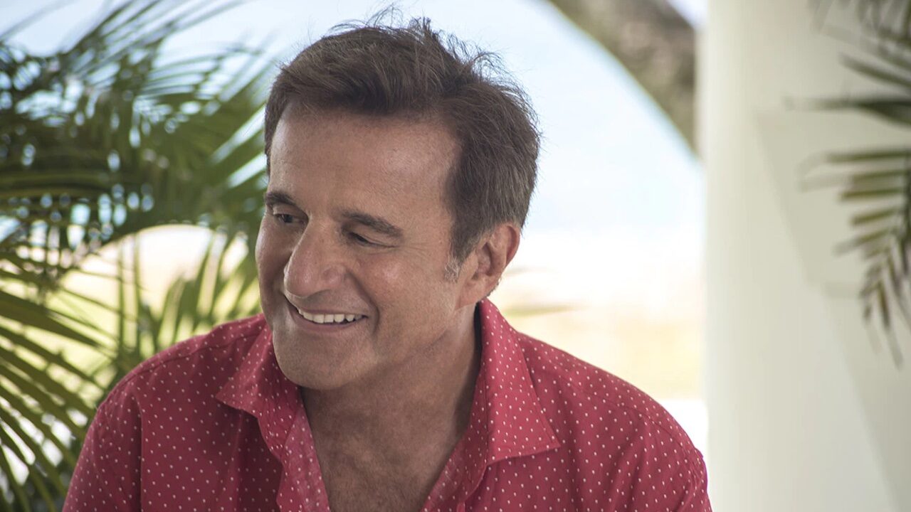 Christian De Sica e la grande gioia condivisa con Carlo Verdone: il motivo è dolcissimo e…candido! [FOTO]