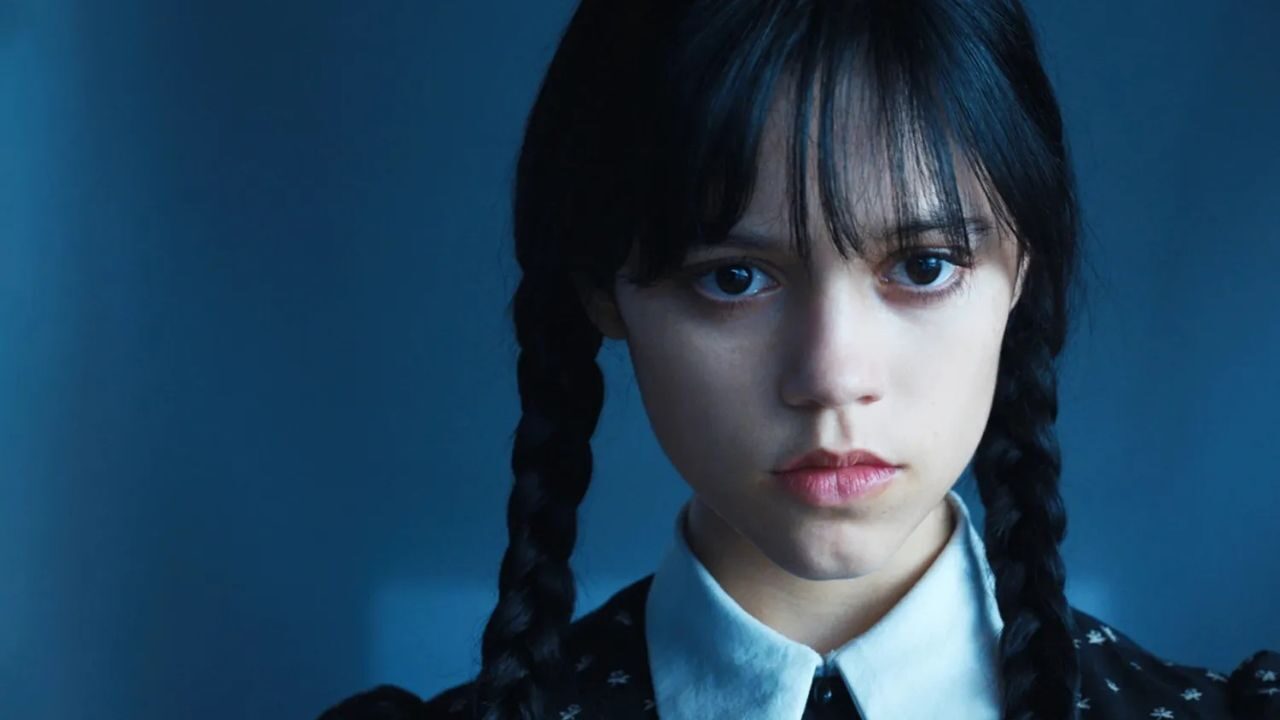 Jenna Ortega lancia un nuovo trend: le trasparenze sexy del suo look sono perfette per la primavera! [FOTO]