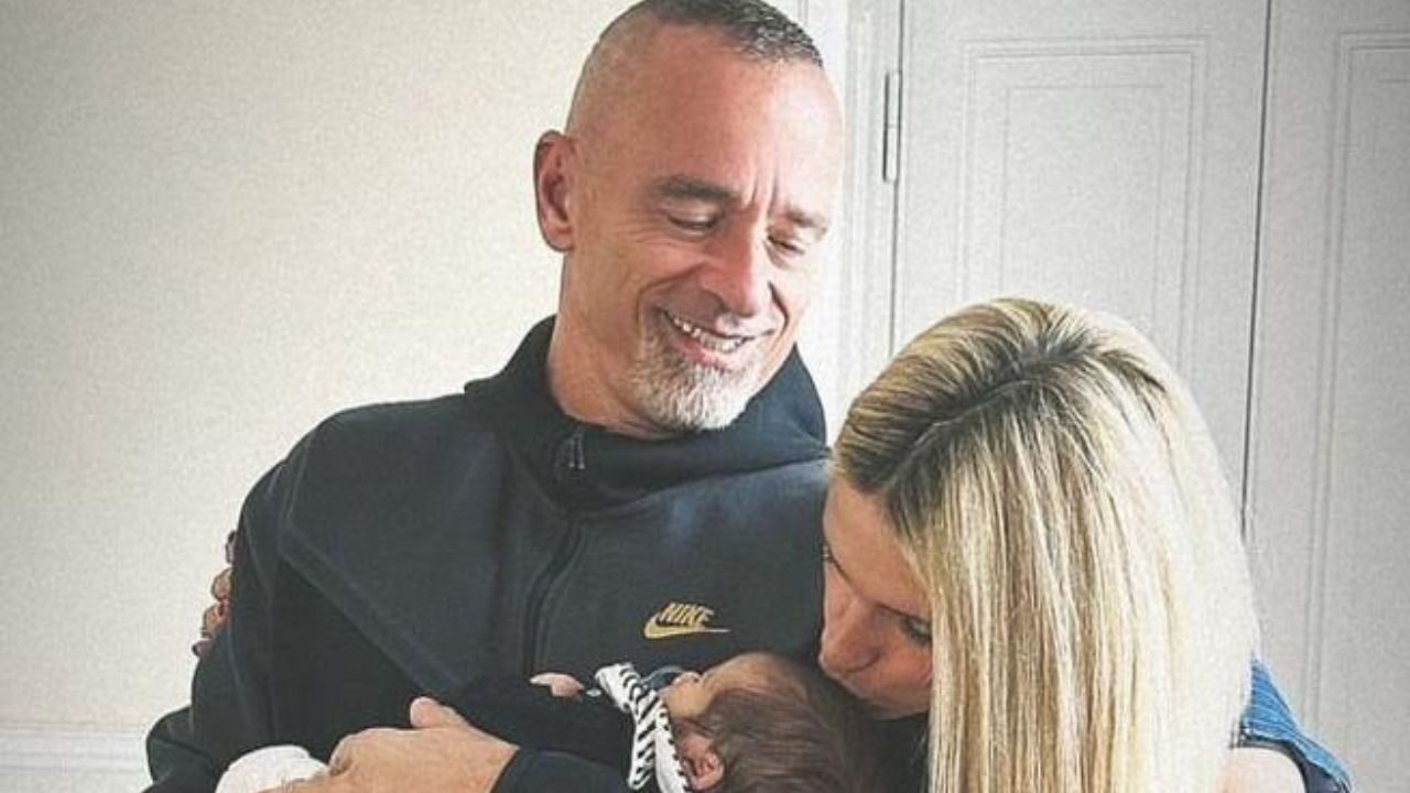 Michelle Hunziker ed Eros Ramazzotti rivelano la prima foto da nonni con il loro nipotino e i fan si sciolgono!