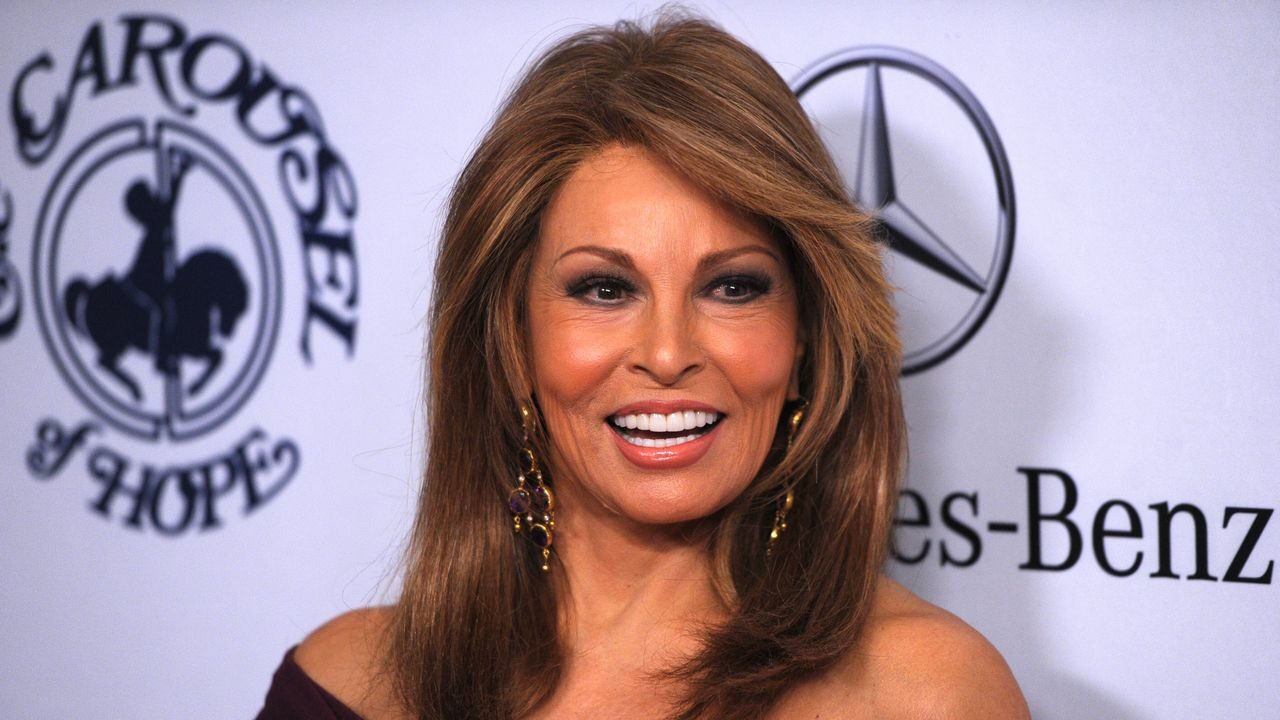 Raquel Welch, svelata la causa della morte: l’attrice era affetta da una terribile malattia