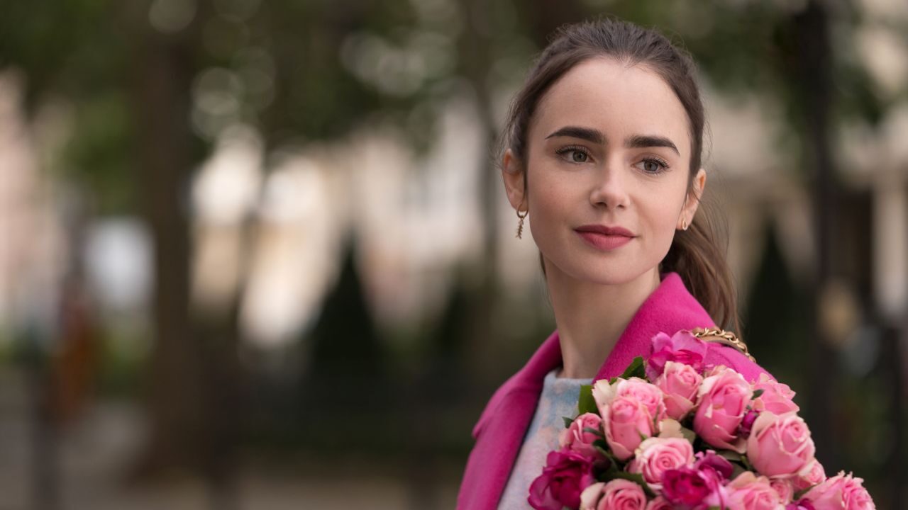 Lily Collins è diventata mamma, l’attrice annuncia la nascita della figlia