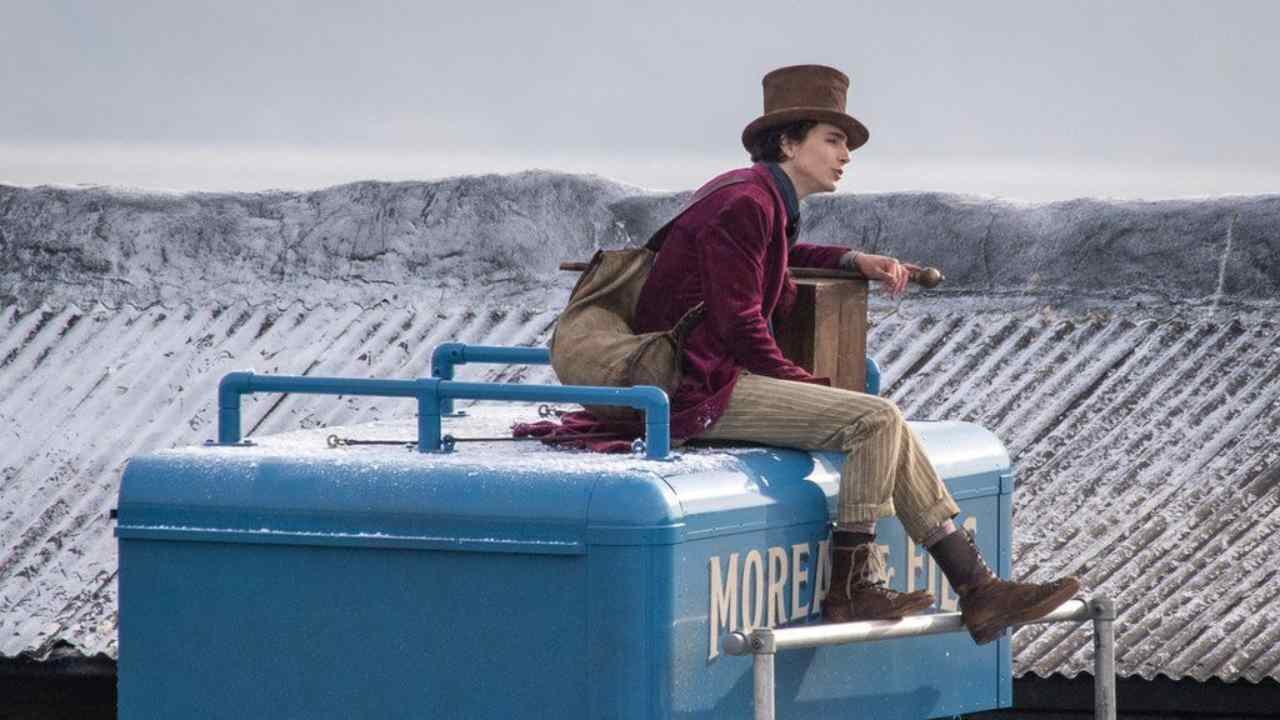 Timothée Chalamet è Willy Wonka nelle prime foto ufficiali del film di Paul King