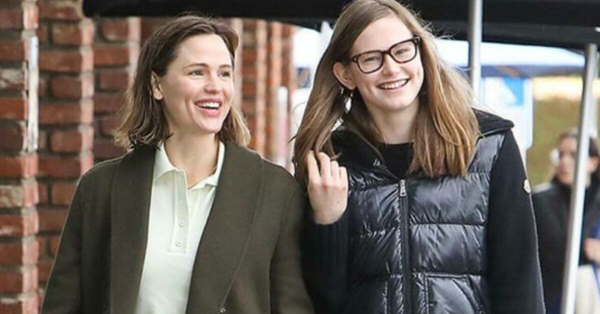 Mother Jennifer Garner’s Incredible Resemblance Has Fans Shocked!  (picture)