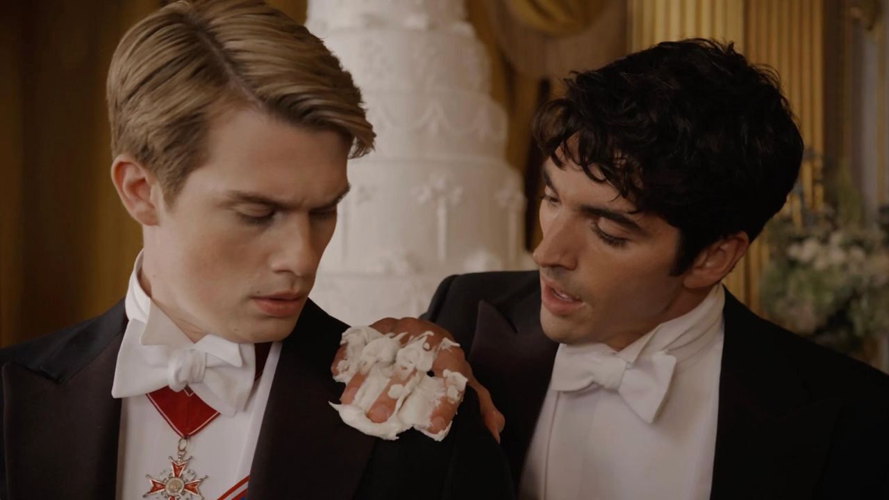 Rosso, bianco & sangue blu: Nicholas Galitzine rivela se il suo personaggio è basato sul principe Harry