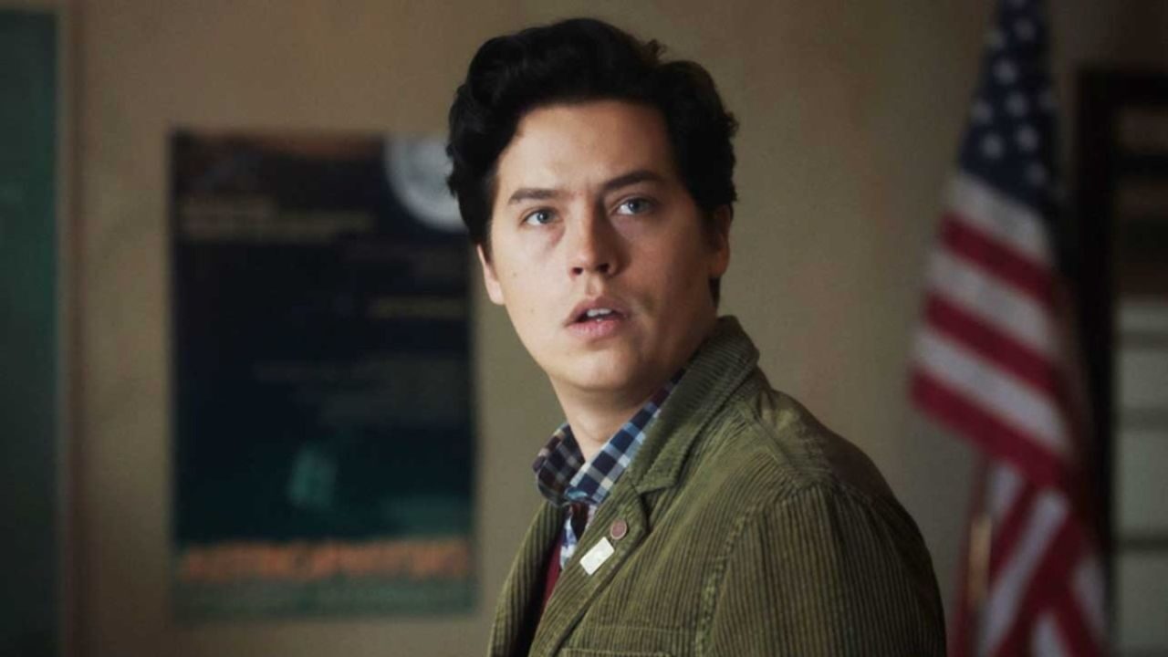 Cole Sprouse feticista all’improvviso! L’attore scatena le reazioni dei fan con un primissimo piano del suo piede nudo [FOTO]