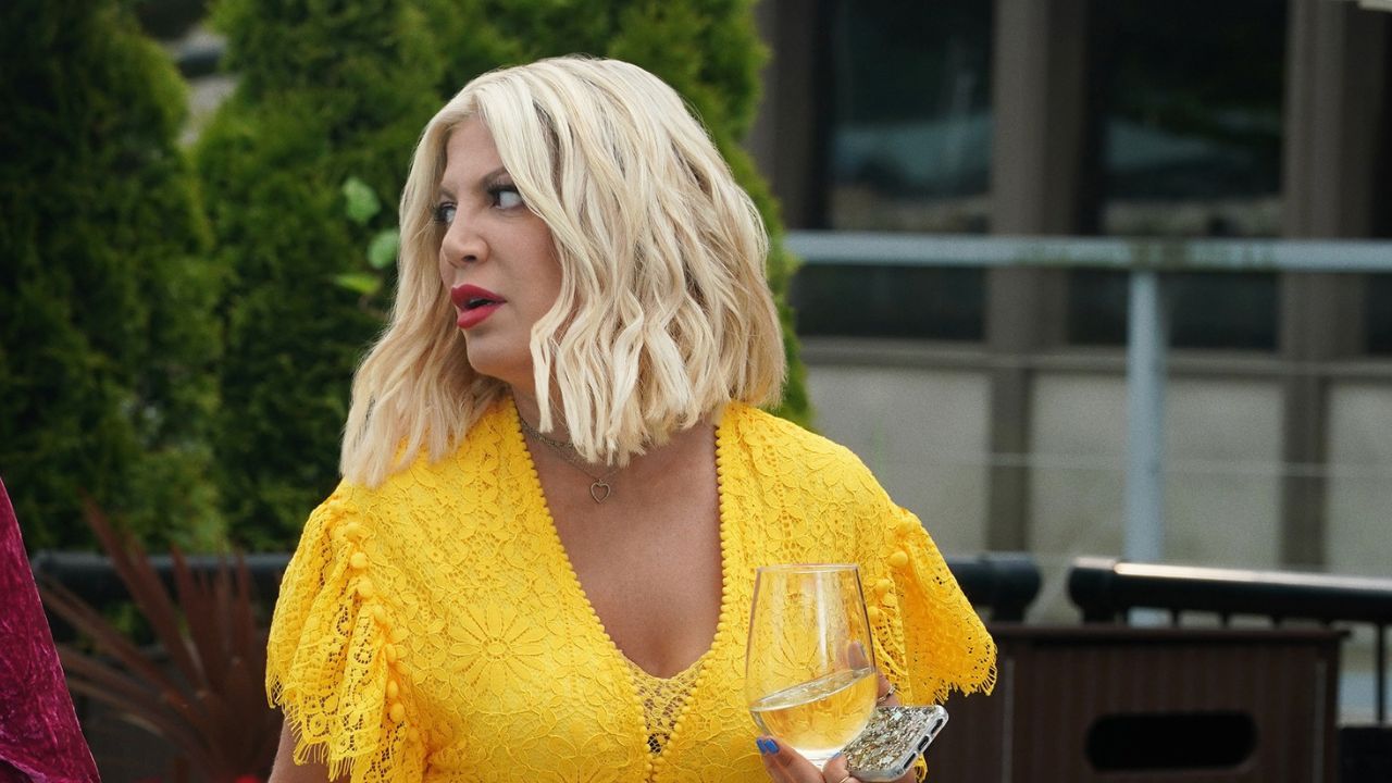 Tori Spelling vive in un camper coi 5 figli - Cinematographe.it