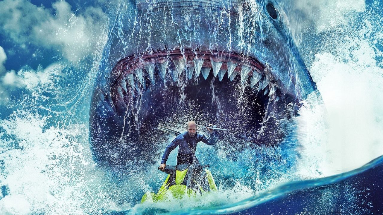 Shark 2 arriva nei cinema e il megalodonte assalta Ostia: l’imperdibile l’installazione di 15 metri