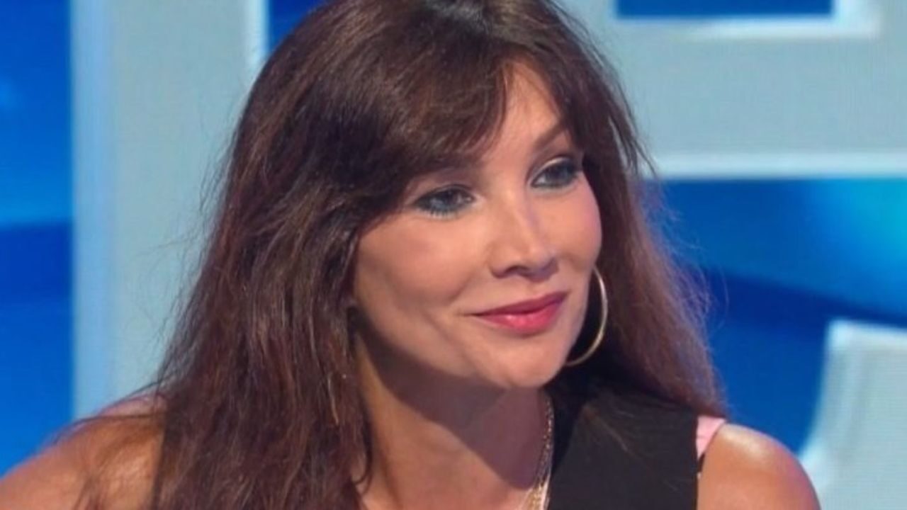 Luisa Corna ha sposato Stefano Giovino! La speciale dedica canora avvolta nello splendido abito bianco ha incantato i fan! [FOTO e VIDEO]