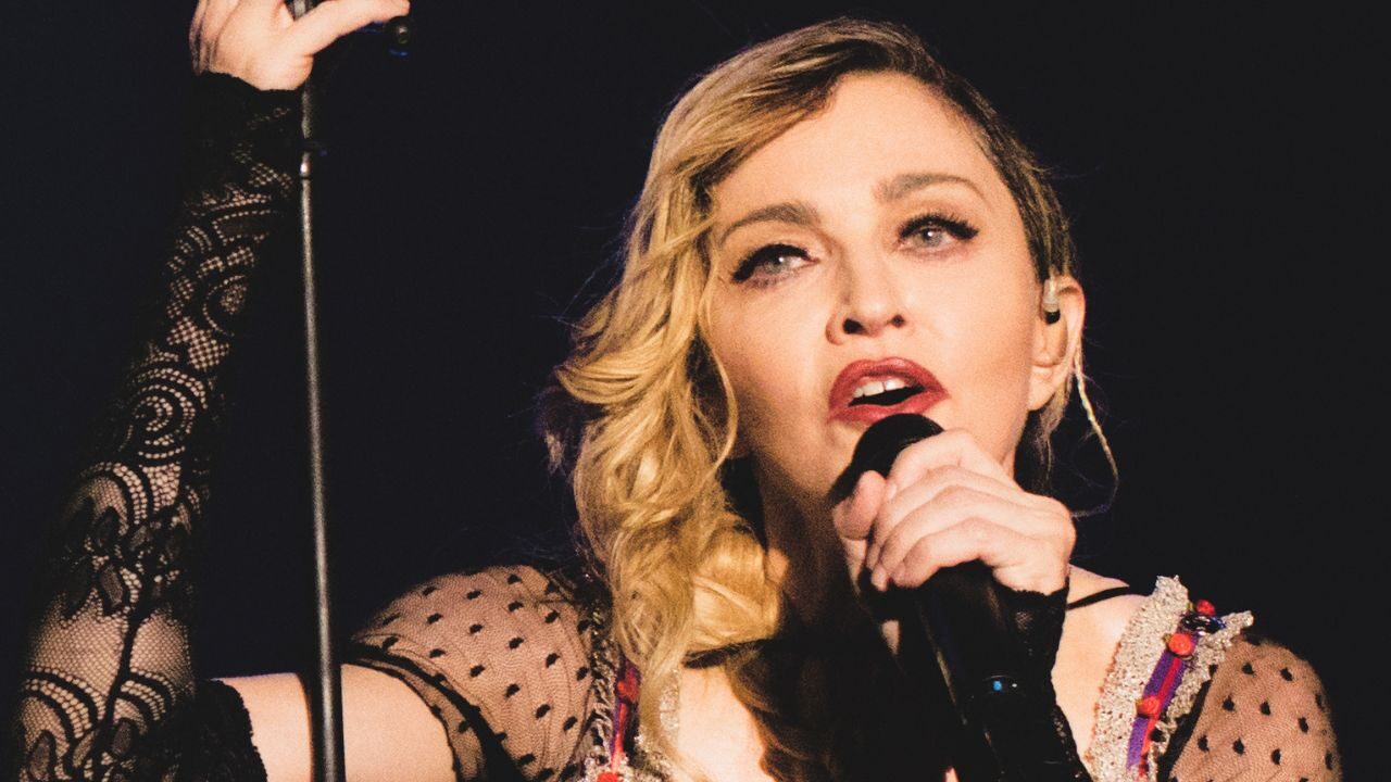 Madonna e il nuovo infortunio in tour che sta preoccupando i fan: cosa si è fatta? [FOTO]