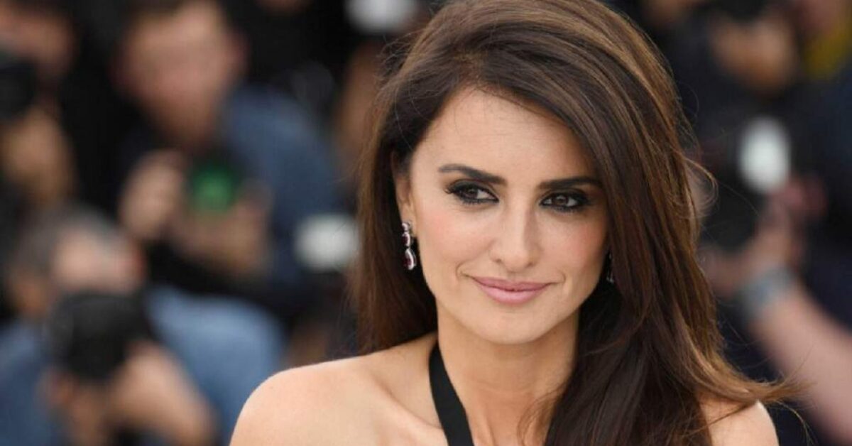 Penelope Cruz to star in English-language remake of Elena Ferrante’s novel