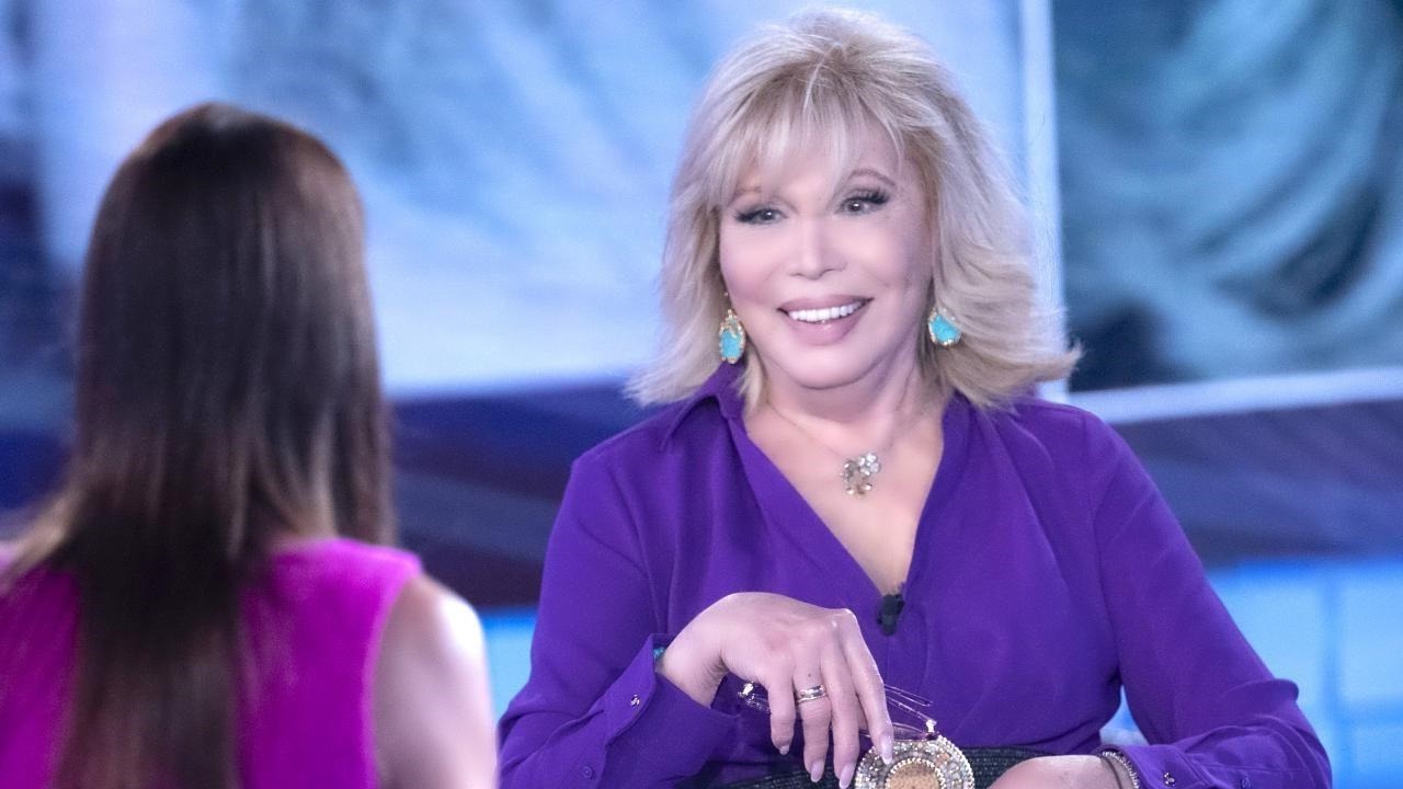 Amanda Lear lascia Verissimo perché ha una vita sessuale - Cinematographe.it