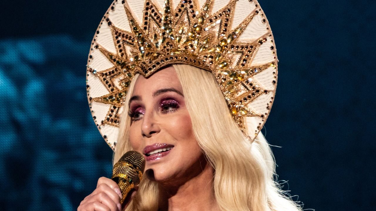 Cher non è una fan di se stessa: “La mia voce? Se potessi, ne sceglierei un’altra”