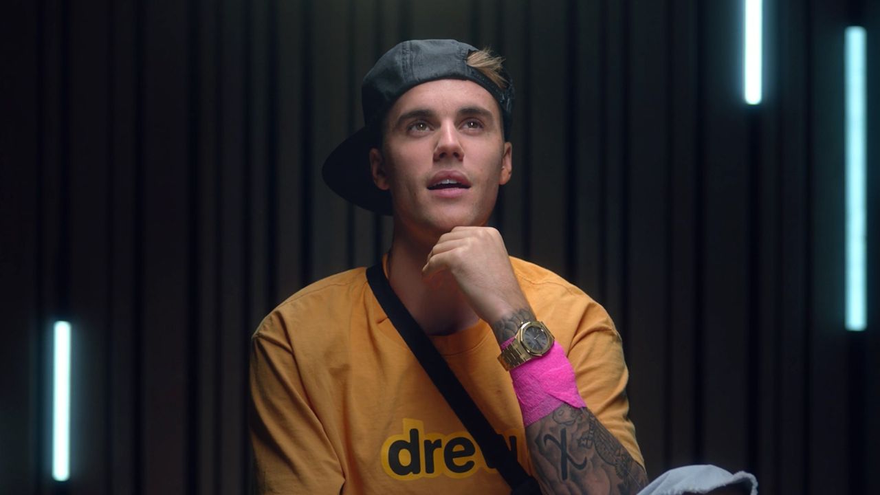 Justin Bieber allatta il nipotino e viene criticato - Cinematographe.it