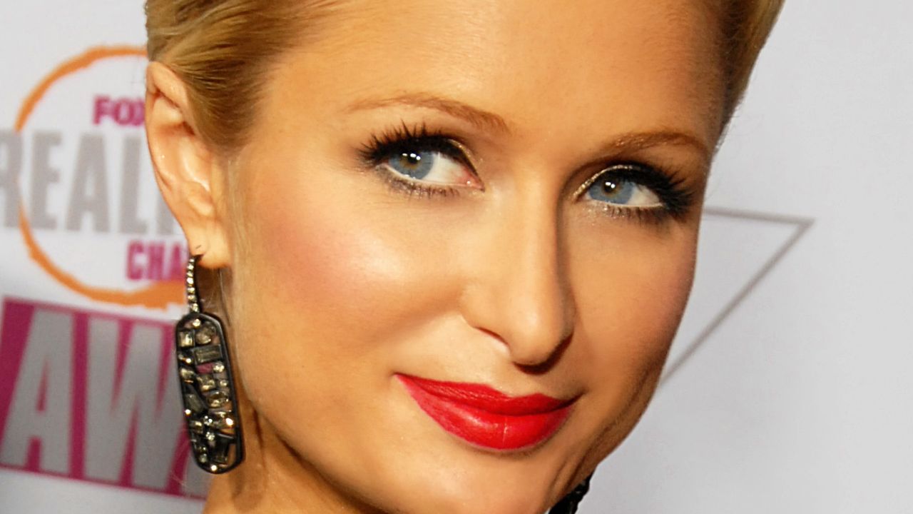 Paris Hilton replica alle critiche al suo bambino - Cinematographe.it