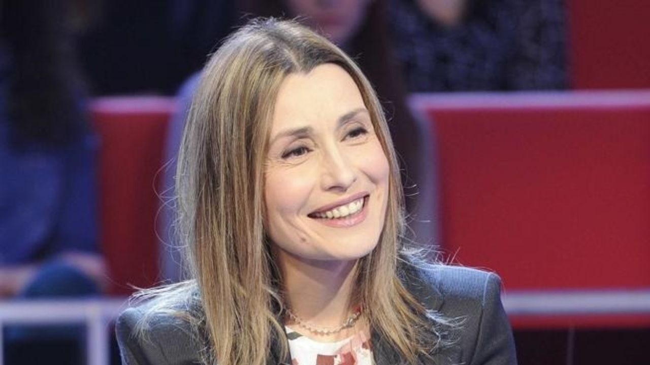 Claudia Koll racconta la sua trasformazione da diva erotica a missionaria: “sono sempre stata una donna di fede”