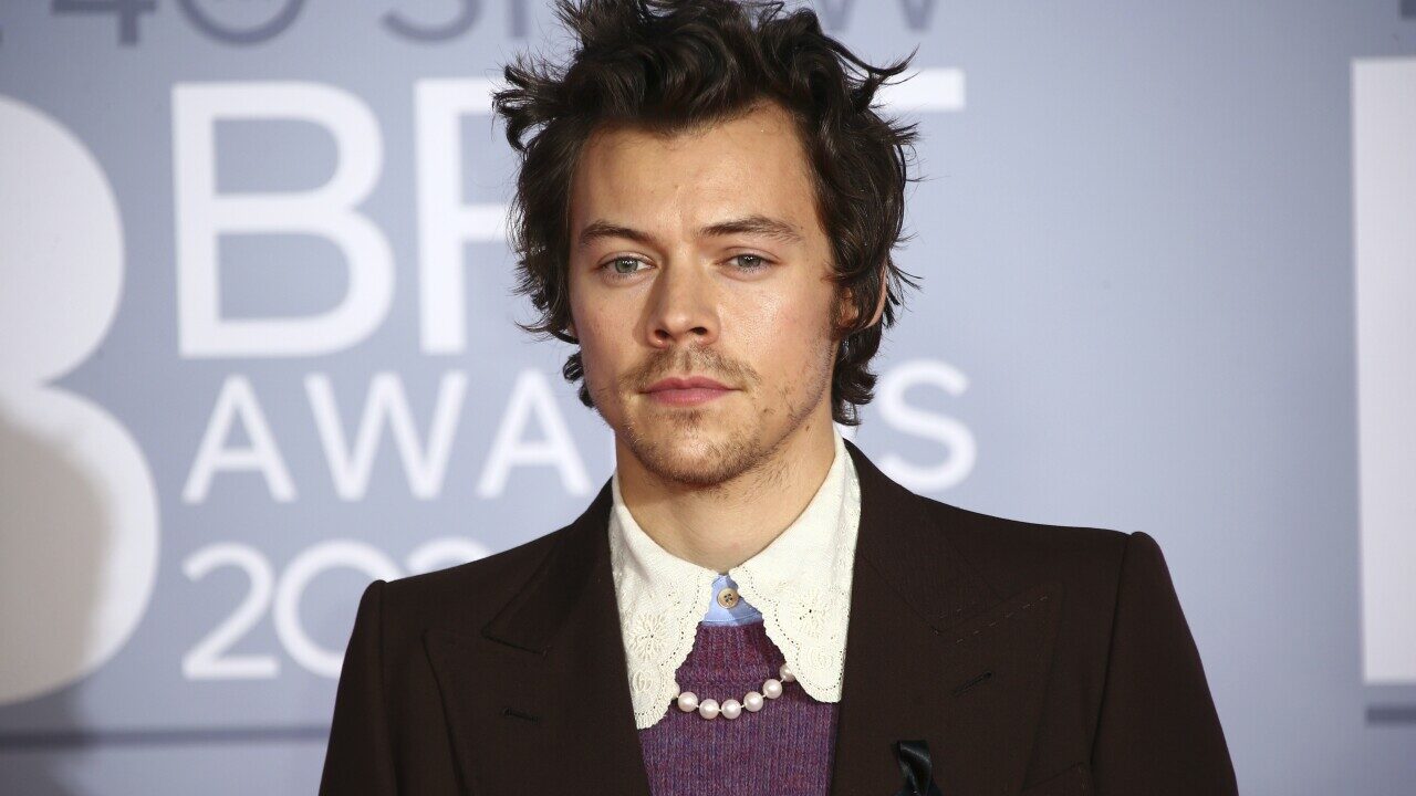 Vi piace il look di Harry Styles? La collezione di abiti di Harry Lambert vi trasformerà in una popstar! [FOTO]