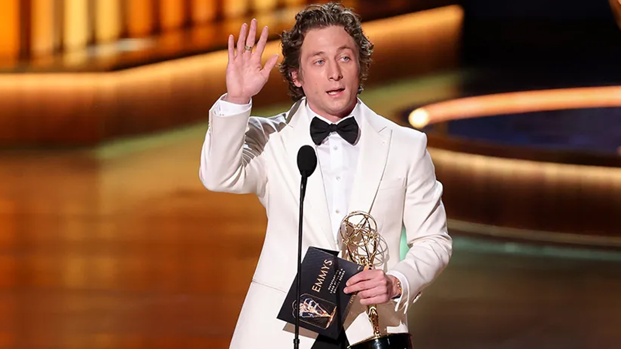 emmy 2023 Jeremy Allen White - cinematographe.it 