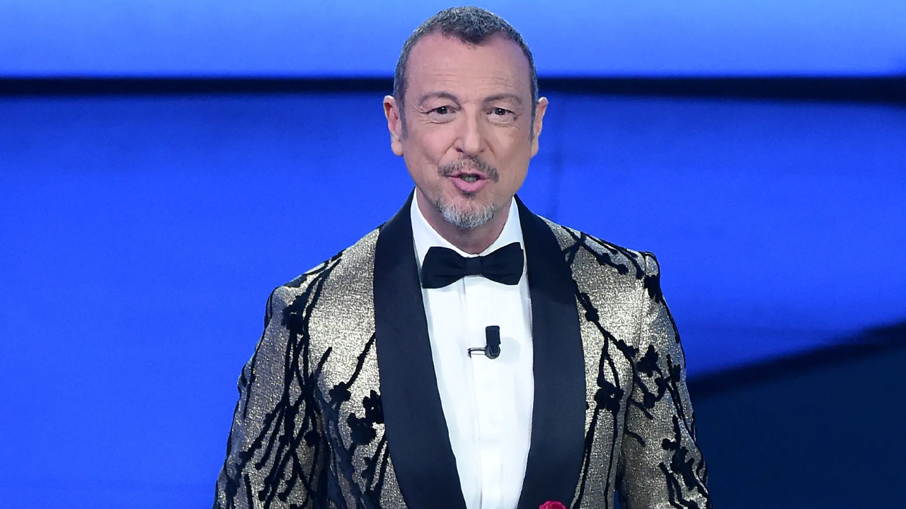 Sanremo 2024: Amadeus anticipa qualcosa sulla performance di John Travolta