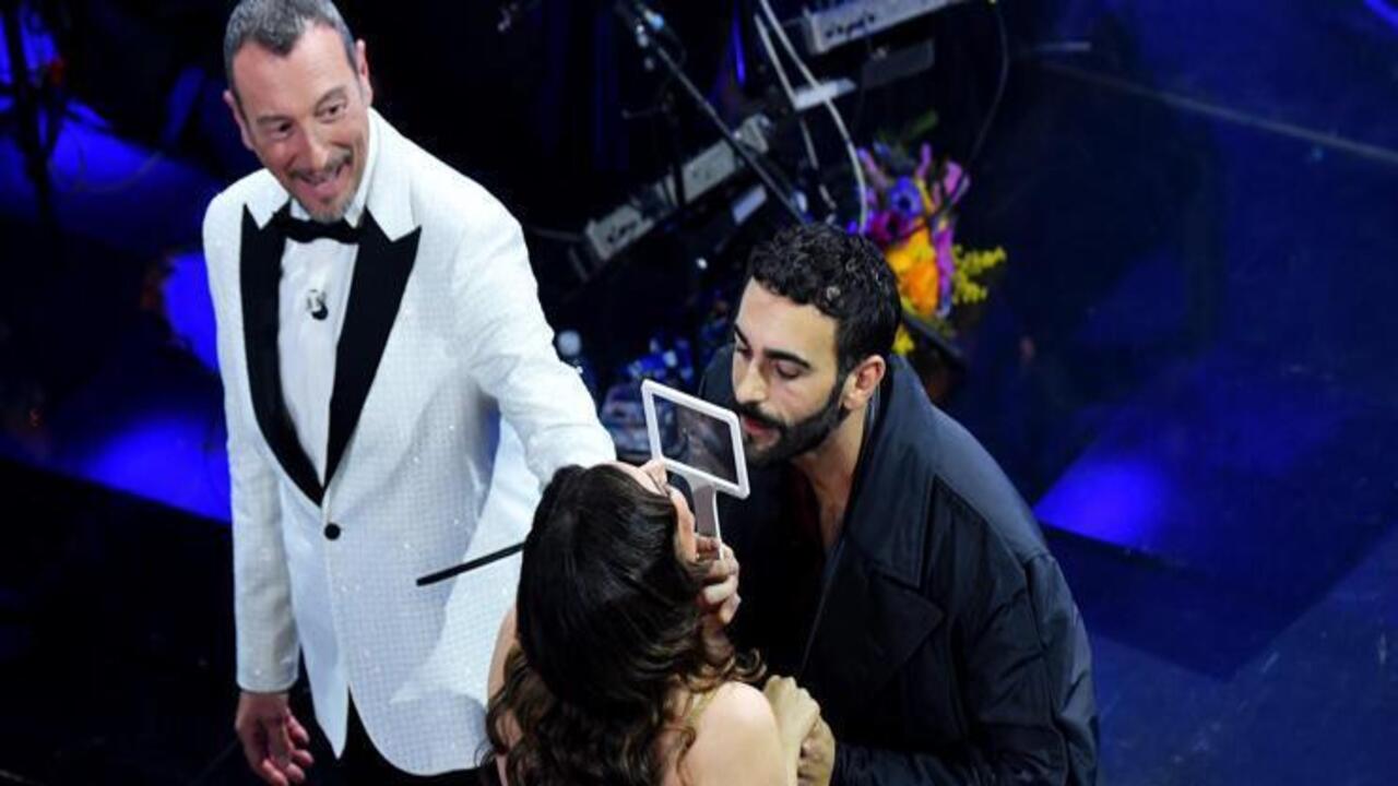 Sanremo 2024, cos’è il ‘preserbacino’ distribuito da Marco Mengoni?