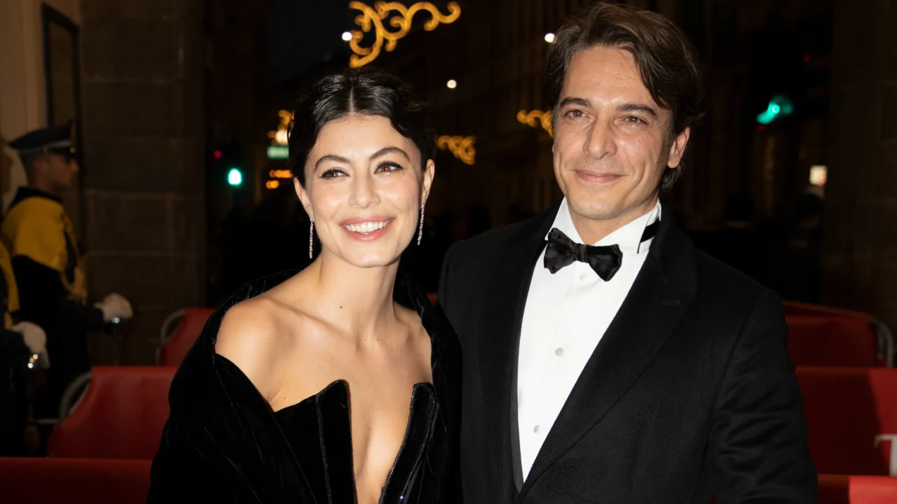 Alessandra Mastronardi “profondamente triste”, si rinforzano le voci della fine dell’amore col marito Gianpaolo Sannino: “Sarebbe stato lui a lasciarla”