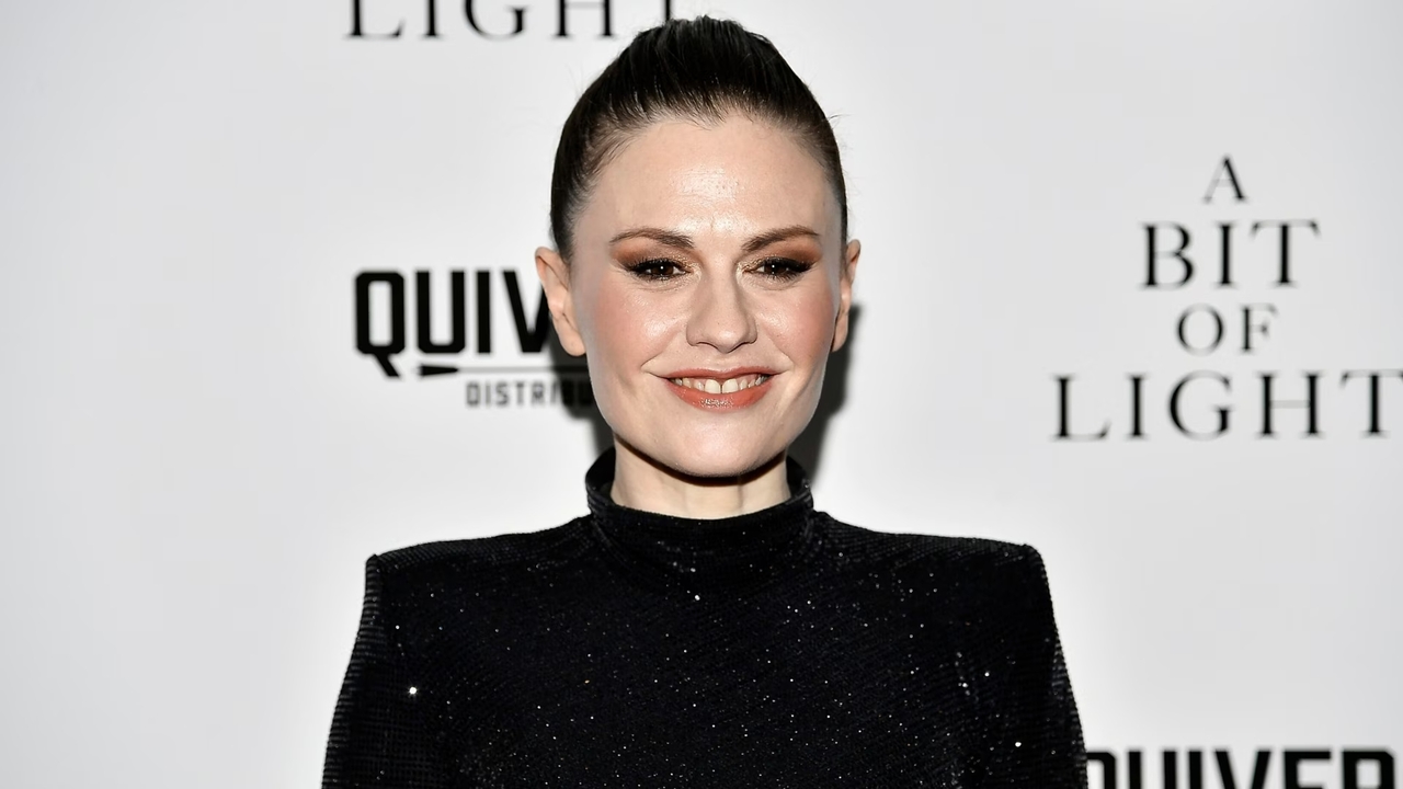 Anna Paquin e la sua misteriosa malattia: l’attrice è apparsa sul red carpet con un bastone [FOTO]