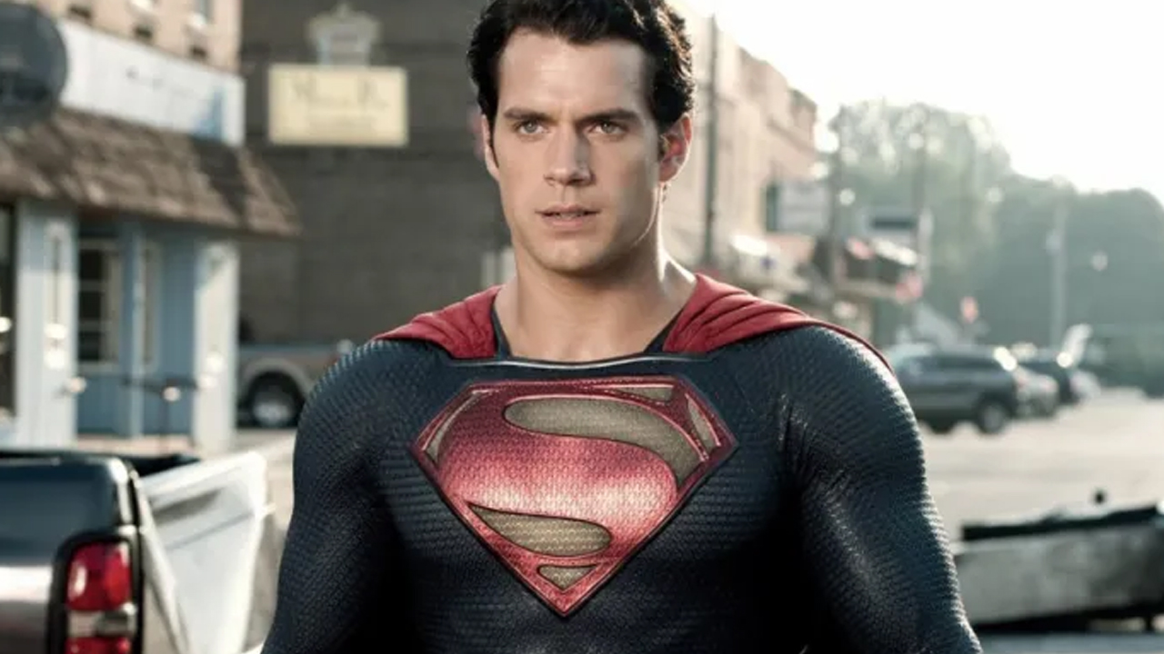 Superman: il logo del film di James Gunn rivelato in una foto dietro le quinte