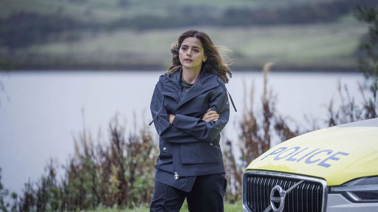 The Jetty: le prime immagini ufficiali della serie thriller con Jenna Coleman