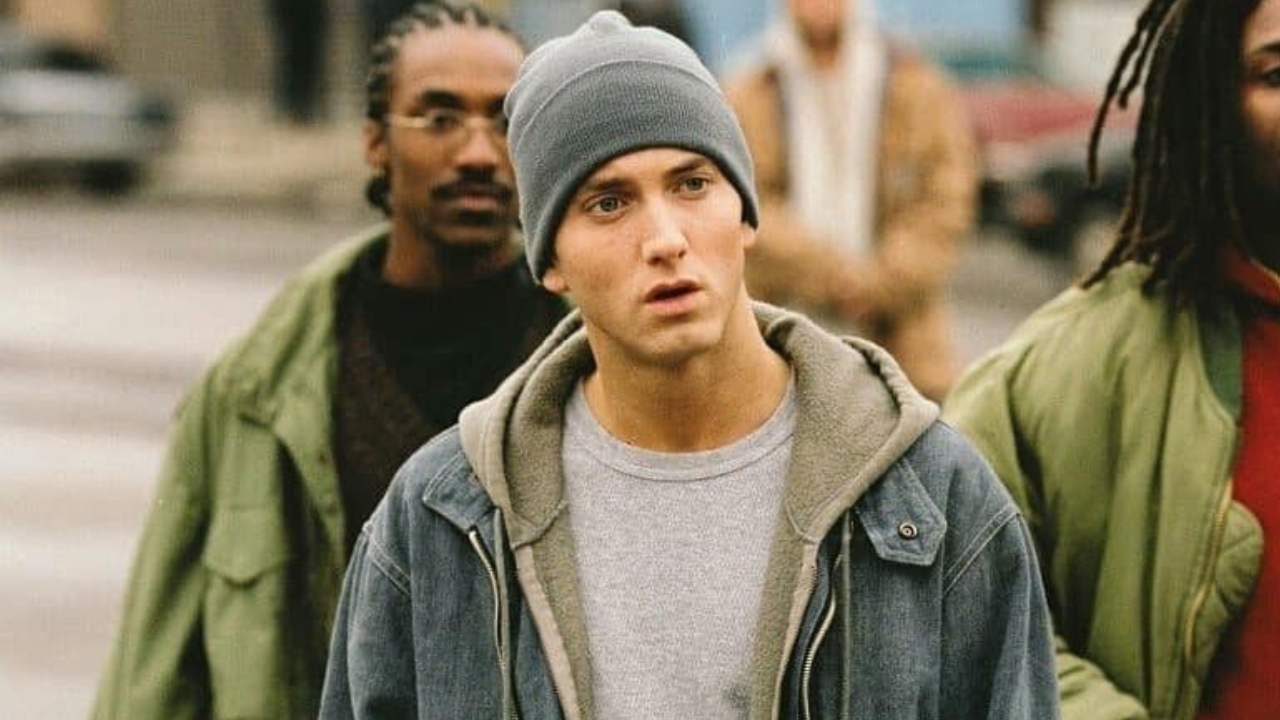 Eminem e il pesante riferimento alla vicenda di Alec Baldwin nel testo di Fuel: “cazzeggiare e farsi sparare come Halyna Hutchins”