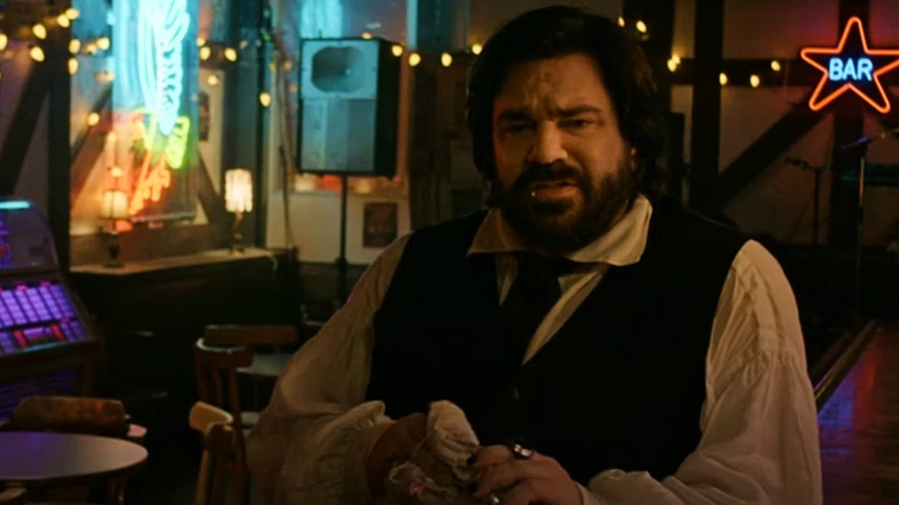 What We Do in the Shadows: Matt Berry anticipa il ritorno di Jackie Daytona nell’ultima stagione al San Diego Comic-Con