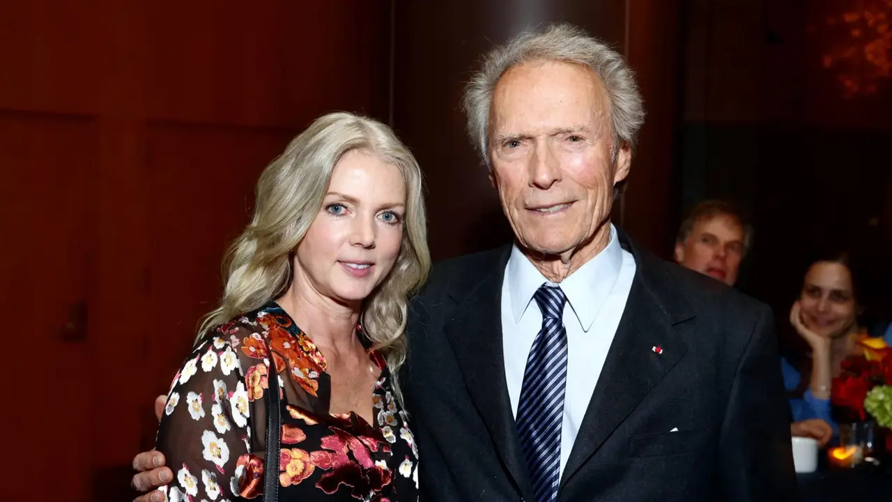 Clint Eastwood, terribile lutto per l’attore: la sua compagna Christina Sandera è morta a 61 anni