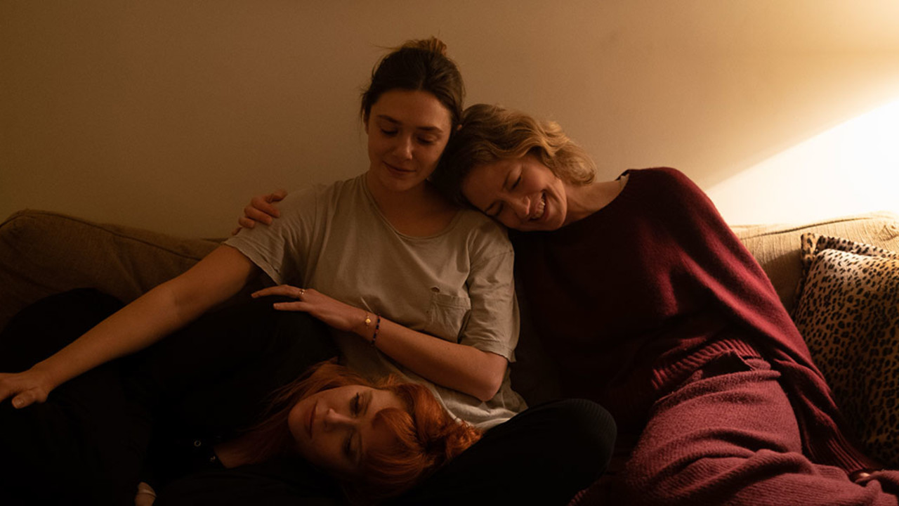 His Three Daughters: il trailer del film drammatico con Natasha Lyonne, Carrie Coon ed Elizabeth Olsen