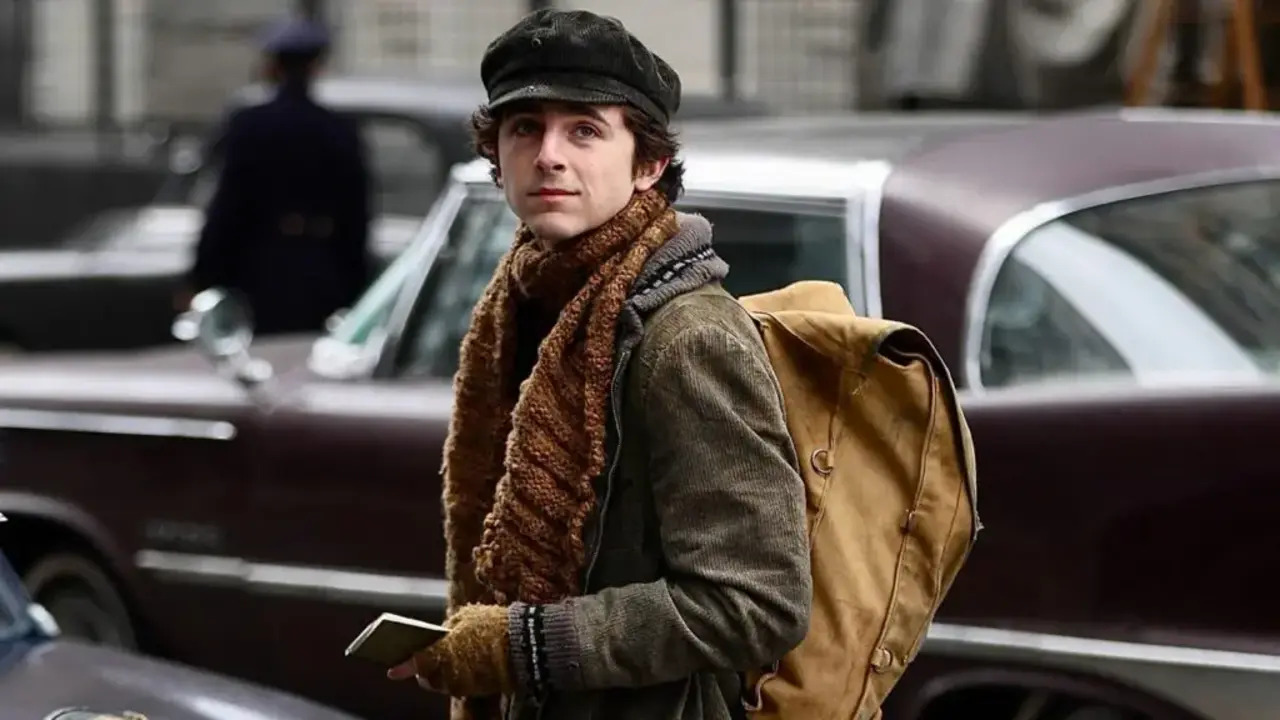 A Complete Unknown: Timothée Chalamet è un giovane Bob Dylan nel trailer ufficiale del biopic