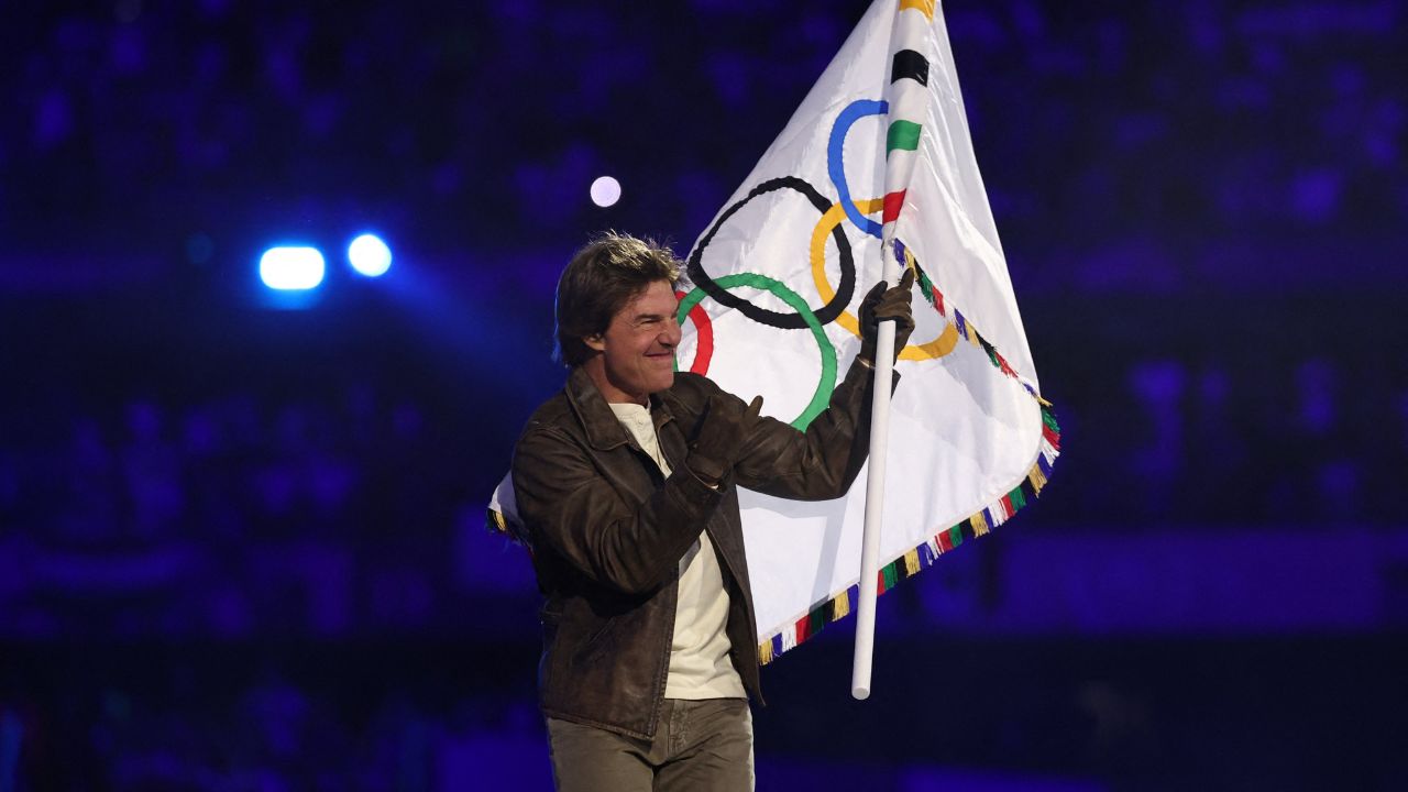 Tom Cruise: l’incredibile stunt della cerimonia di chiusura delle Olimpiadi [VIDEO]