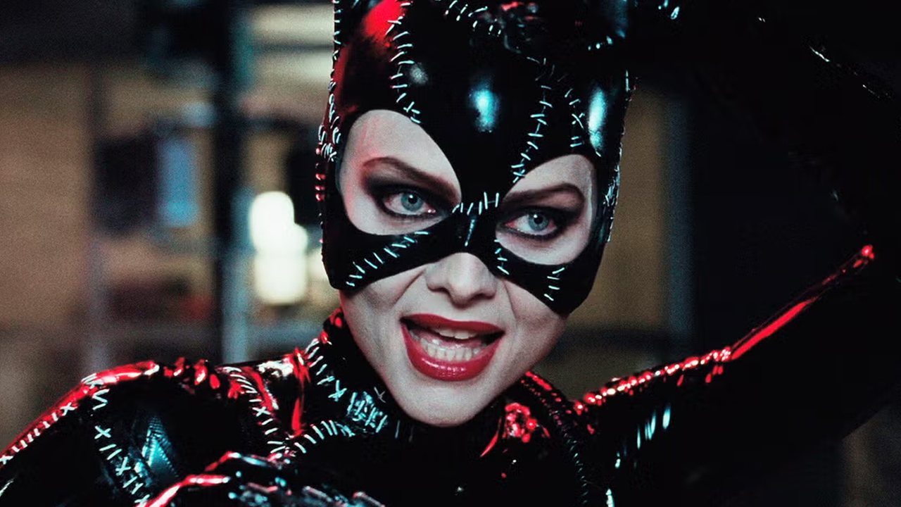 Batman Returns: Michelle Pfeiffer pubblica la sua sceneggiatura del film con un riferimento DC cancellato che nessun film ha avuto dal 1966