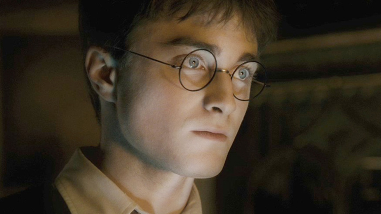 Harry Potter trasformato in “una storia di vampiri glamour” in delle immagi create dall’IA