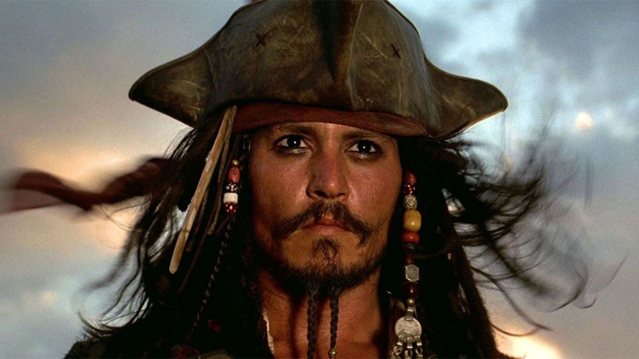 Johnny Depp ha un sorriso tutto nuovo! L’attore sembra essere corso ai ripari dopo le pesanti critiche dei fan [FOTO]