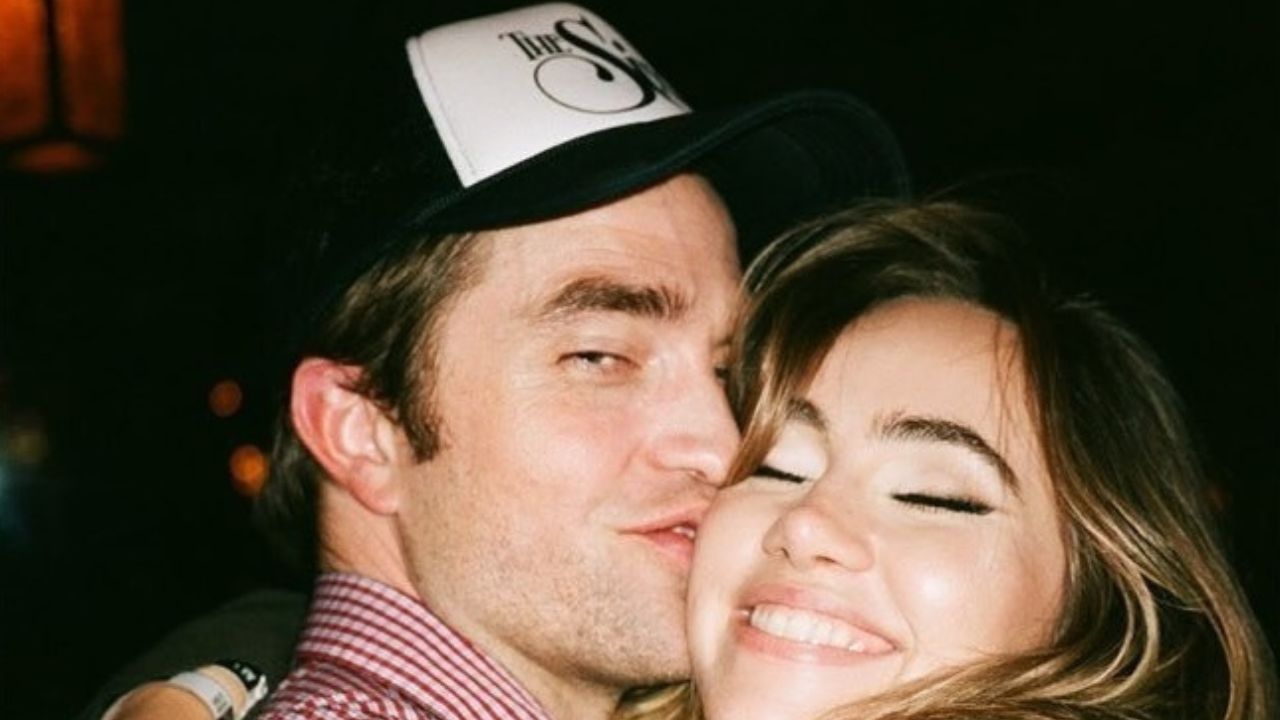 Suki Waterhouse: “Robert Pattinson è il migliore dei papà, adora cambiare i pannolini”