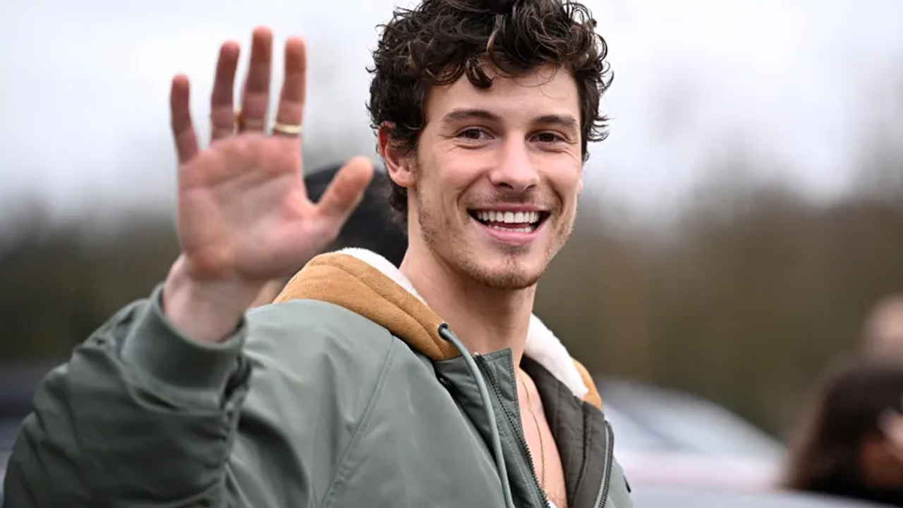 Shawn Mendes manda la sua fanbase in fiamme nel nuovo video a torso nudo