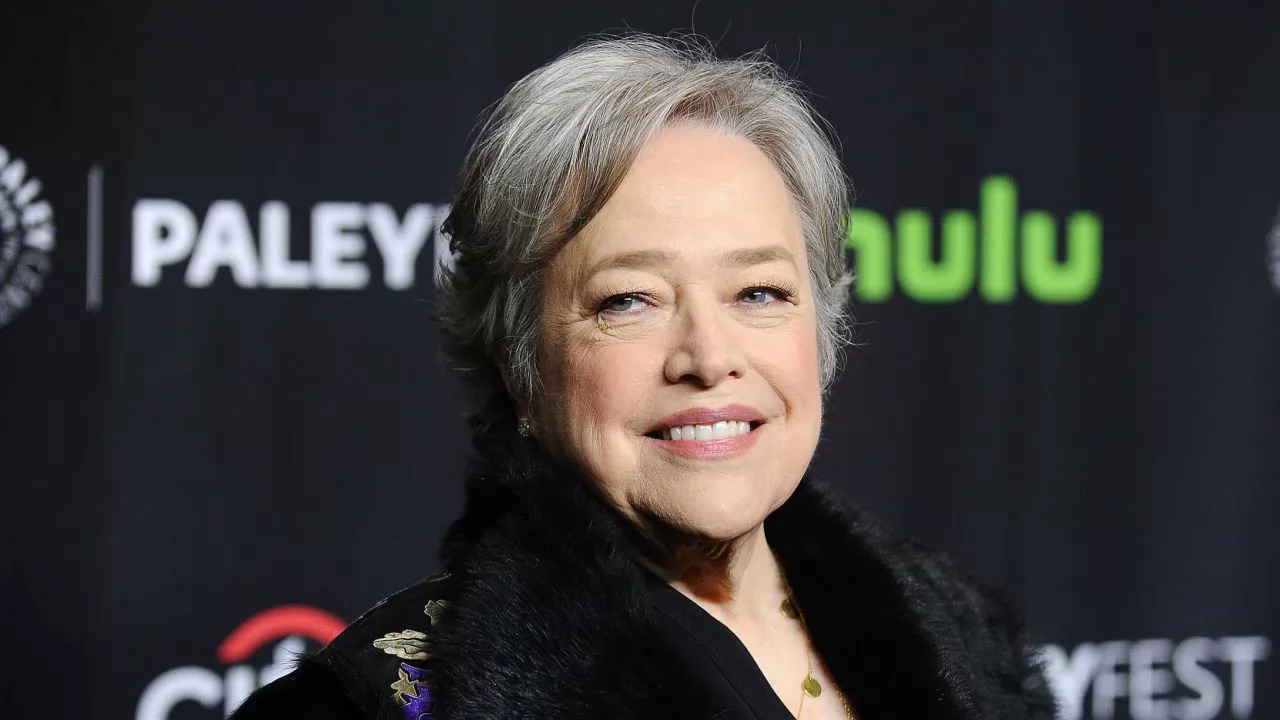 Kathy Bates e la sua malattia cronica: “Ecco come ho imparato a convivere con il linfedema”