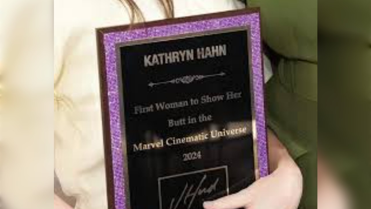 Agatha All Along: Kathryn Hann e quel premio “bizzarro” per la scena di nudo!