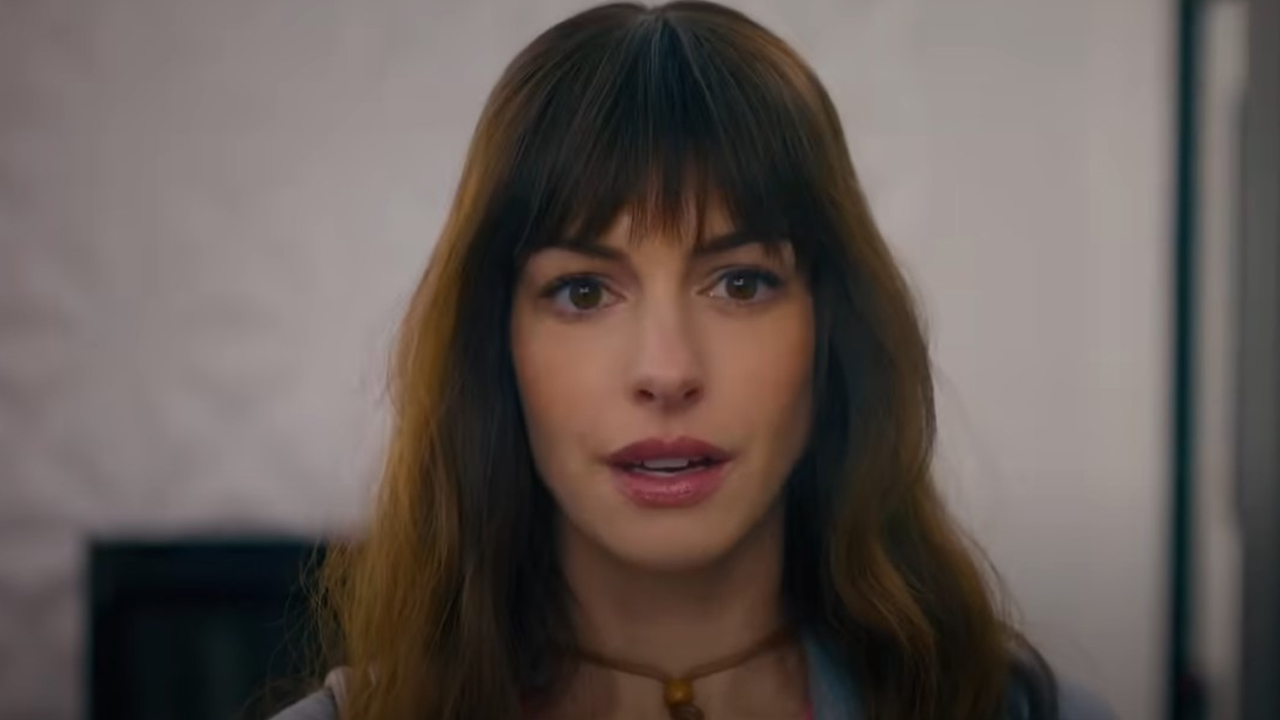 Anne Hathaway e le scuse tardive per quell’imbarazzante intervista: “stava passando un momento difficile” [VIDEO]