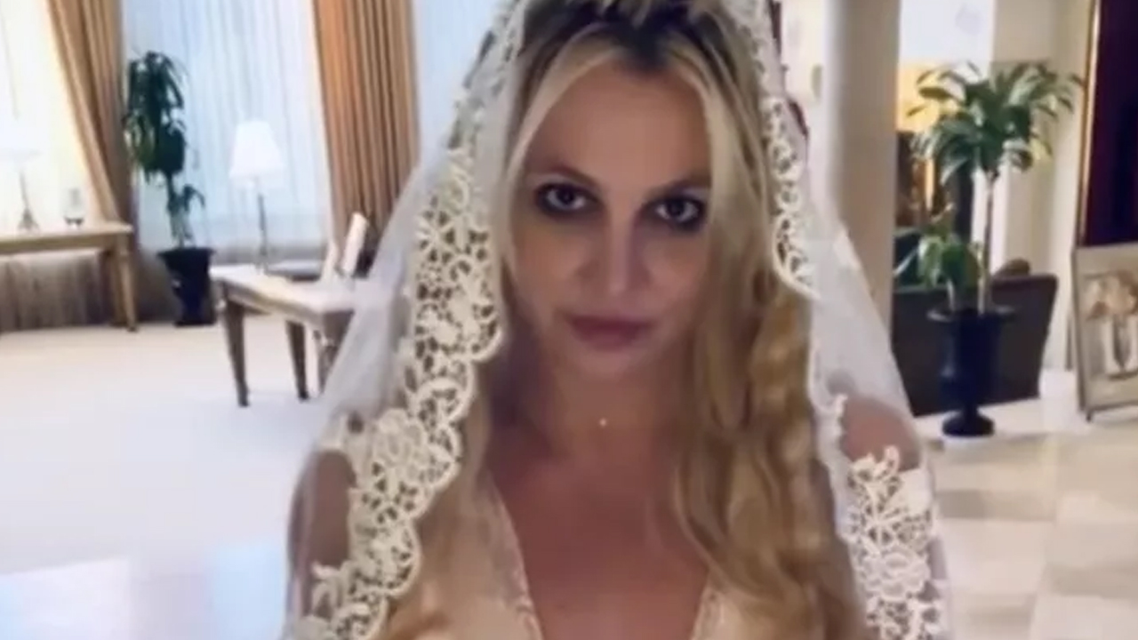 Britney Spears si sposa per la quarta volta: “la cosa più geniale che abbia mai fatto” [FOTO]