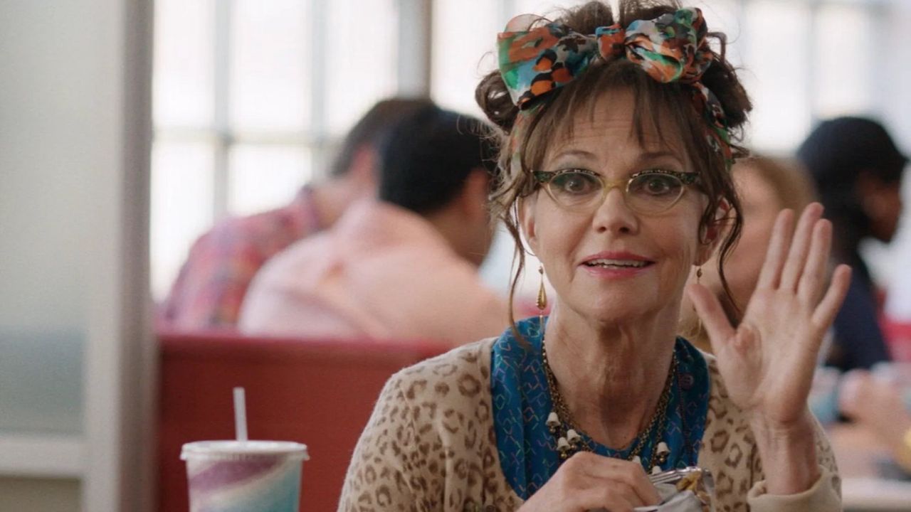 Sally Field rievoca il trauma dell'aborto per sostenere Kamala Harris - Cinematographe.it