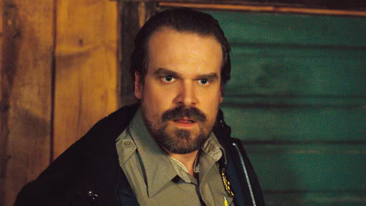 Stranger Things: Il ritorno di questo personaggio nella stagione 5 è di grande importanza per la storia di Hopper