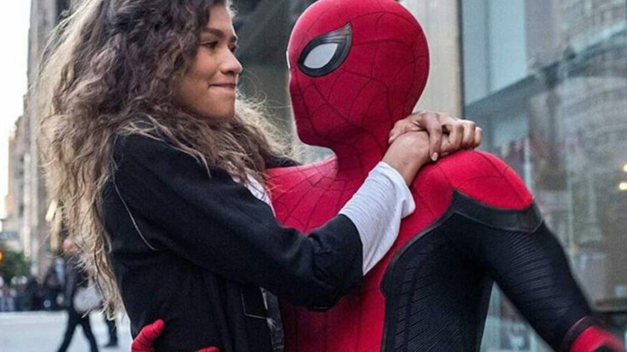 Tom Holland e quello scatto da Spiderman per “salvare” Zendaya dai paparazzi: “levatevi dal c…o!” [VIDEO]